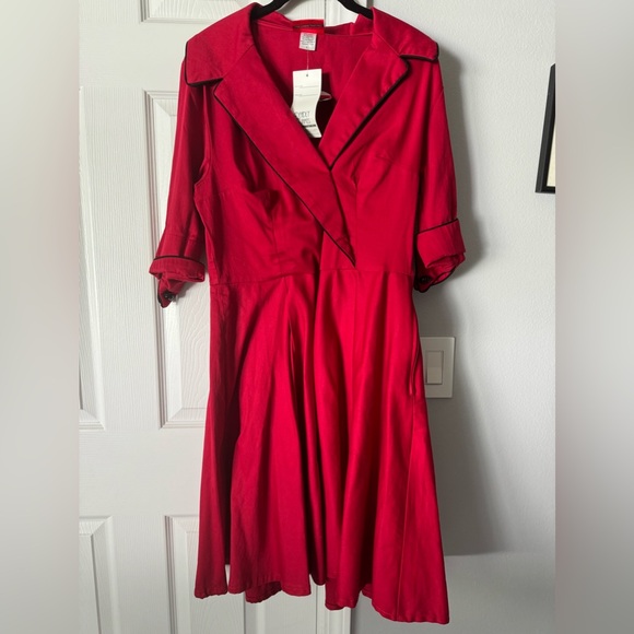 L Red Deadly Dames Haunted Housewives Dress- no belt NWT - Picture 2 of 6